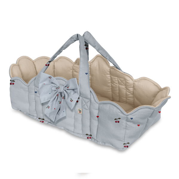 Konges Sløjd Puppentrage mit Schleife, cherry blue coeur, exklusiv bei Kleines Karussell
