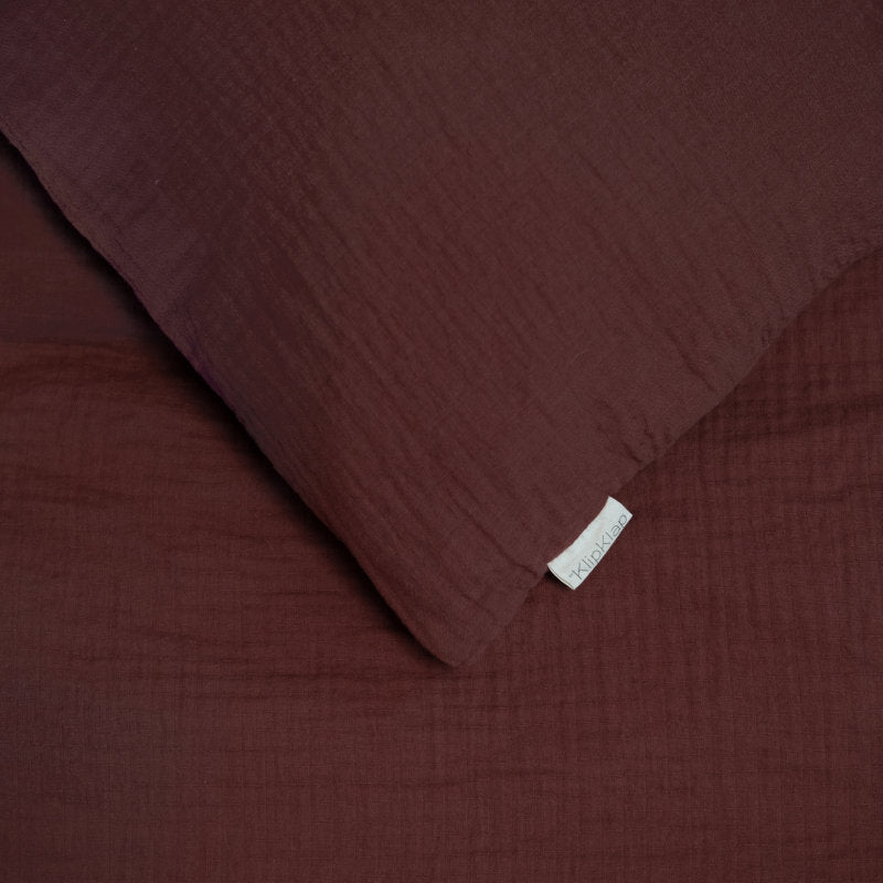 02_8000028_by-klipklap-muslin-baby-sengetoej-burgundy--4.jpg