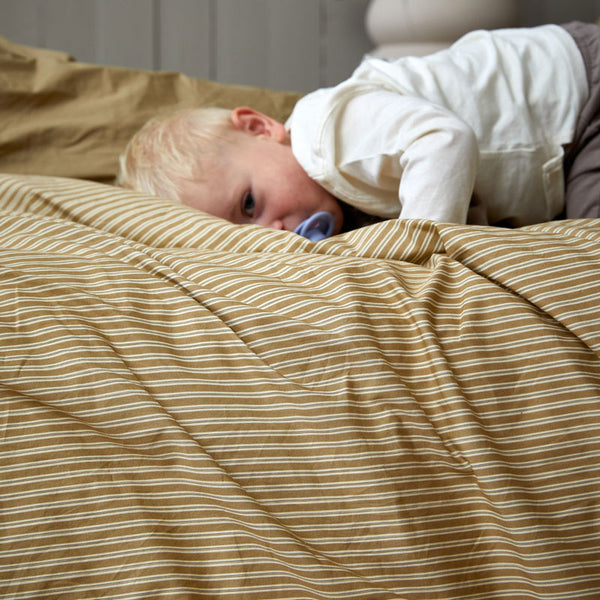 by KlipKlap Baby-Bettwäsche, Alfred Stripe Latte