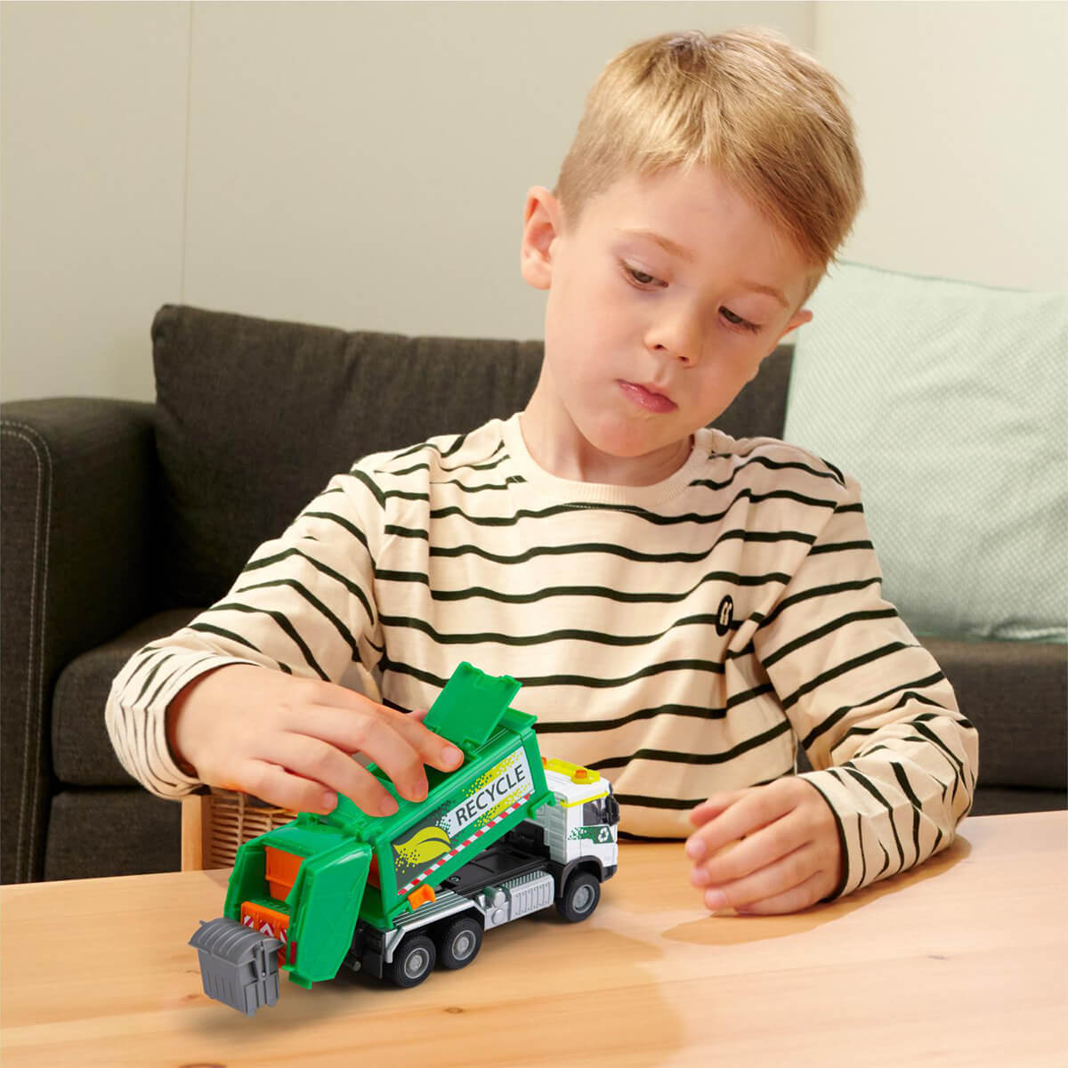 02_8503743001-majorette-volvo-fmx-truck-garbage-collector-06.jpg