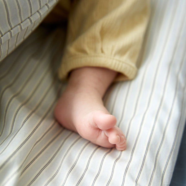 by KlipKlap Baby-Bettwäsche, Alfred Stripe Moon Grey