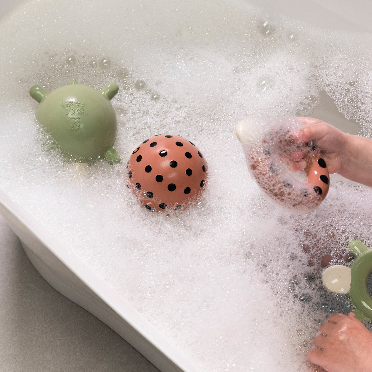 03_Sebra mariehøne badelegetøj i naturgummi-3.jpg